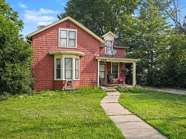 406 Bent Street , Elgin, IL 60120
