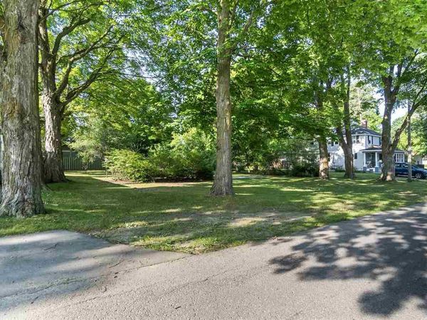 406 W Upright, Charlevoix, MI 49720