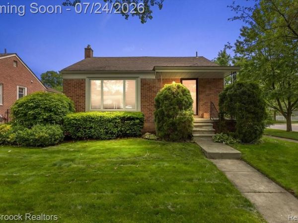 1493 E Melton Road , Birmingham, MI 48009