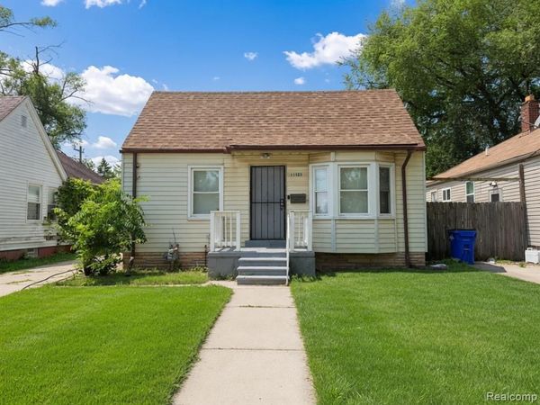 2241 Fullerton Street , Detroit, MI 48238