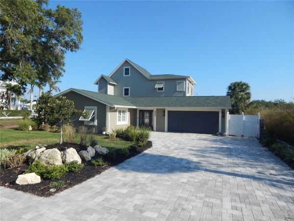 8025 ISLAND DRIVE , PORT RICHEY, FL 34668
