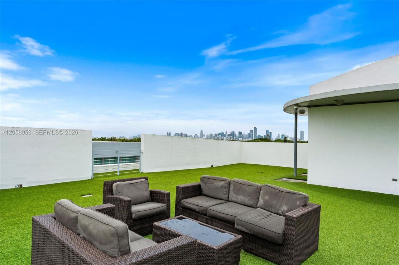 3001 SW 27th Ave , Unit 201, Miami, FL 33133 Photo