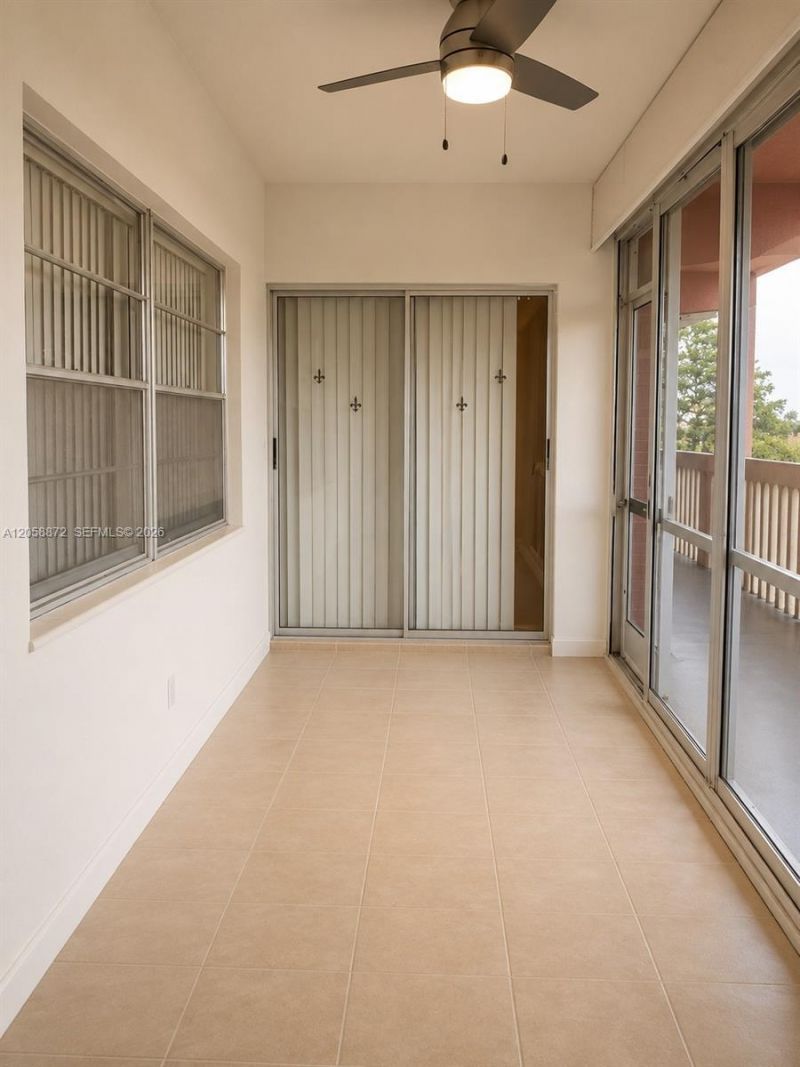 180 NE 12th Ave, Unit 16E, Hallandale Beach, FL 33009 Photo