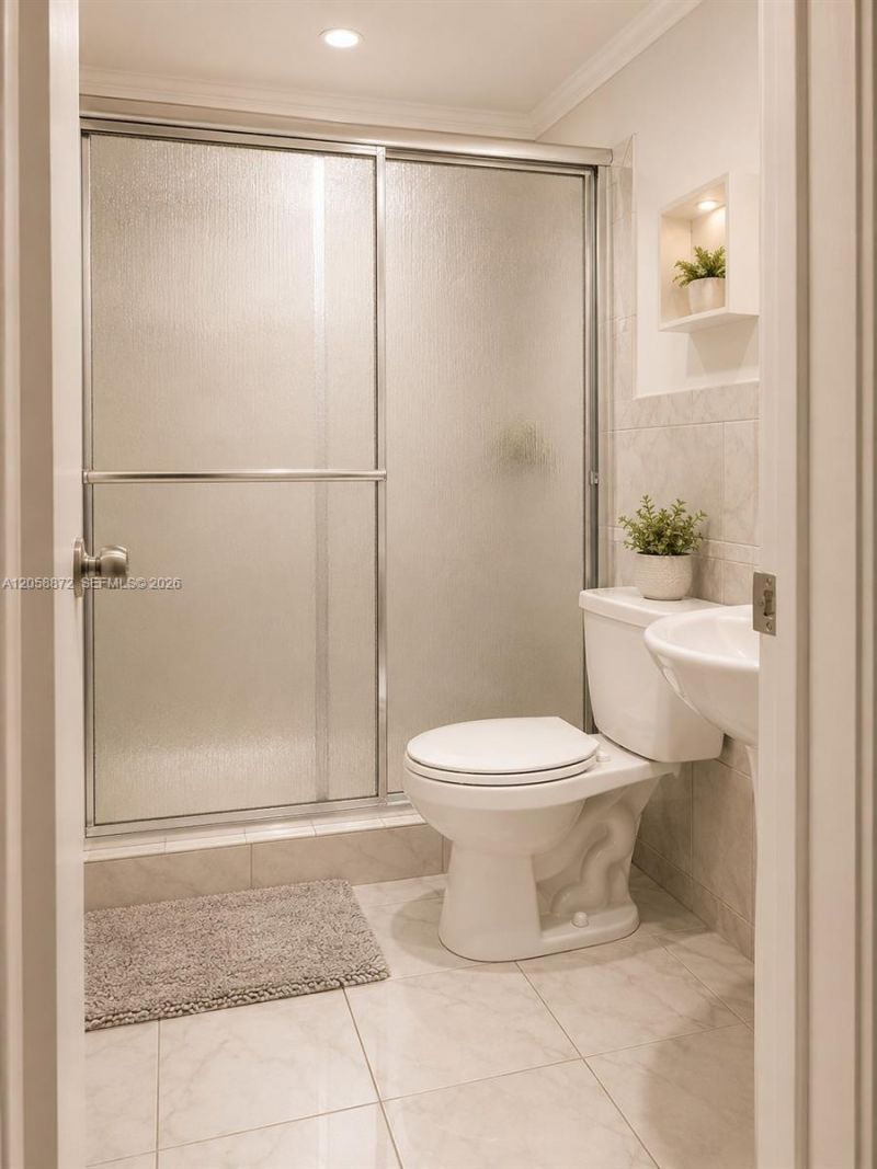 180 NE 12th Ave, Unit 16E, Hallandale Beach, FL 33009 Photo