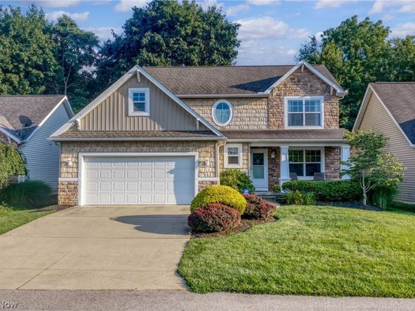 2550 Cedar Creek Lane , Akron, OH 44312