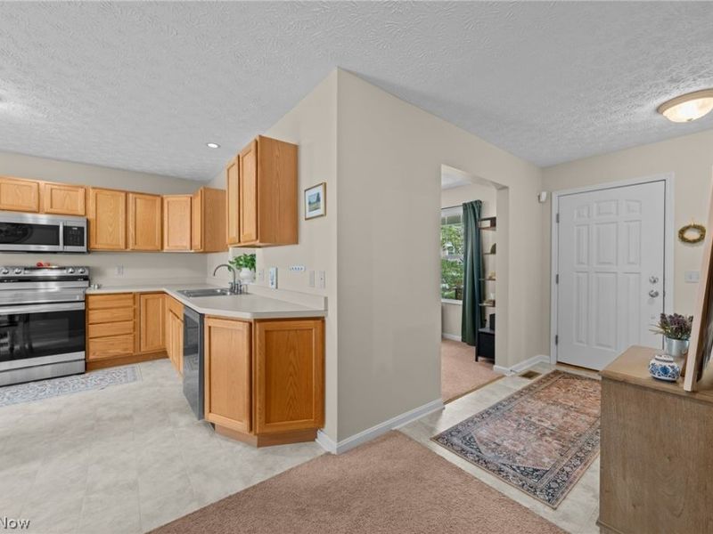 2550 Cedar Creek Lane, Akron, OH 44312 Photo 16