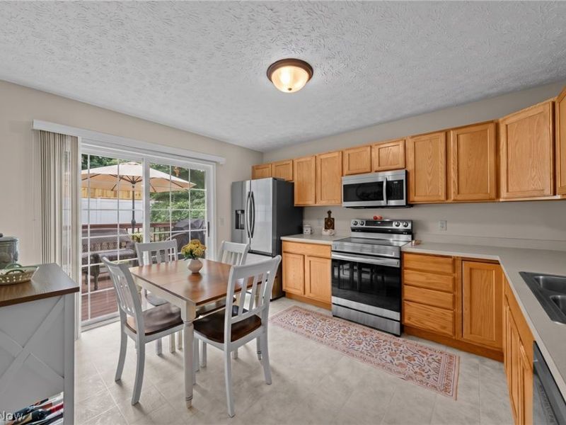 2550 Cedar Creek Lane, Akron, OH 44312 Photo 18