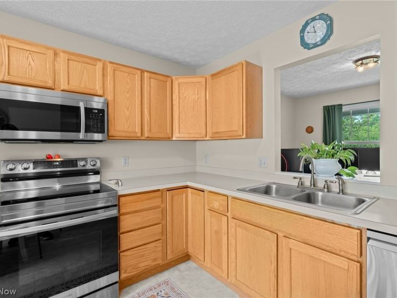 2550 Cedar Creek Lane, Akron, OH 44312 Photo 20