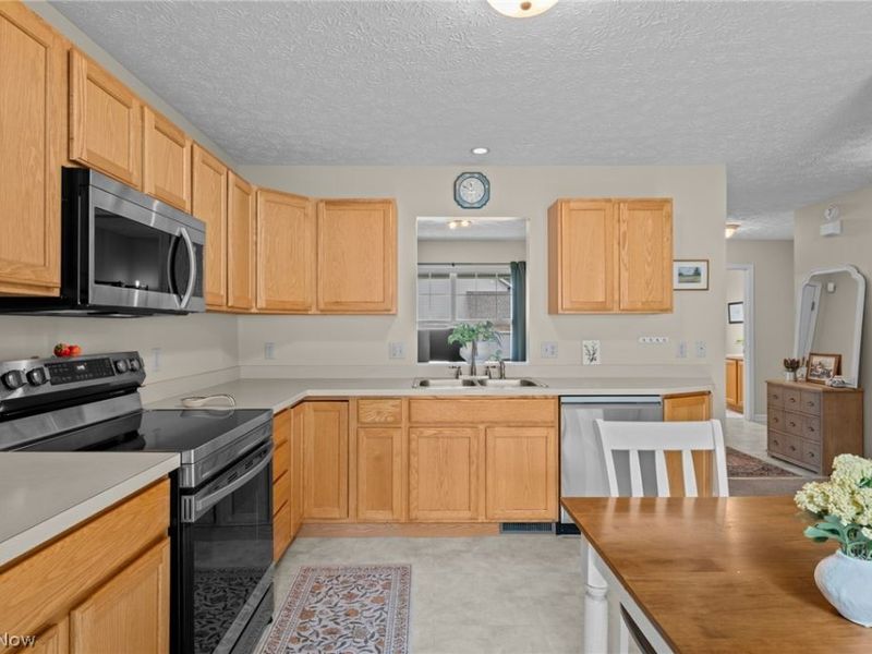 2550 Cedar Creek Lane, Akron, OH 44312 Photo 21