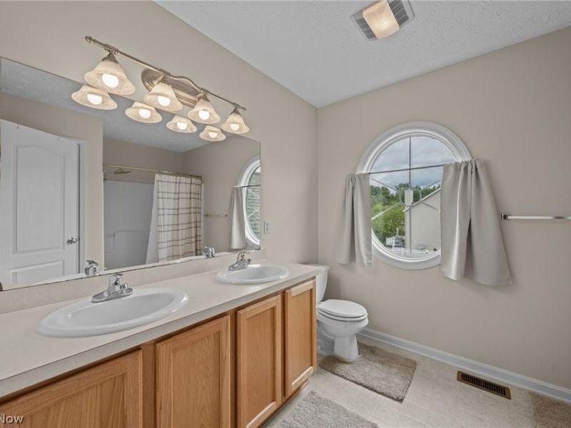 2550 Cedar Creek Lane, Akron, OH 44312 Photo 33