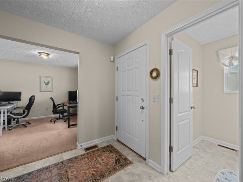 2550 Cedar Creek Lane, Akron, OH 44312 Photo 5