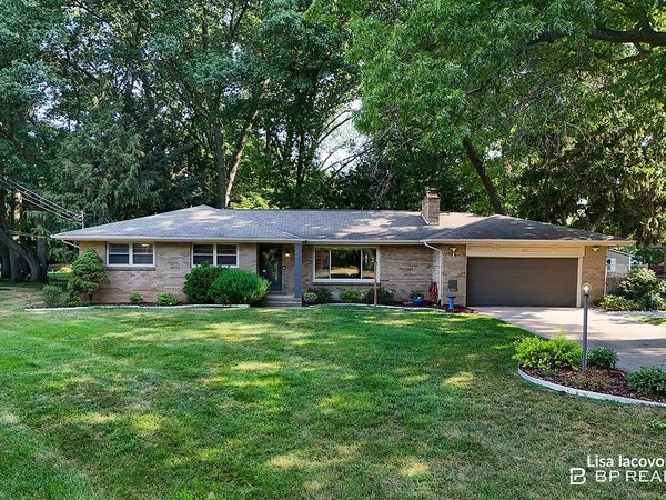 2211 Clover Drive NW, Grand Rapids, MI 49504