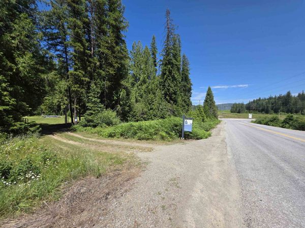 10281 Boundary Rd, Metaline, WA 99152