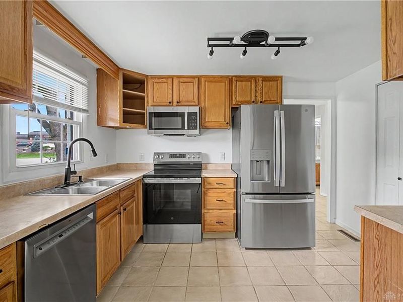 71 Goldengate Drive, Washington Township, OH 45459 Photo 16