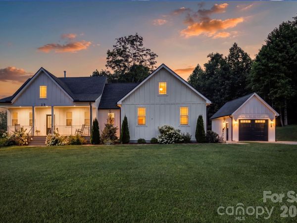 29 Banner Cottages Lane, Mills River, NC 28759