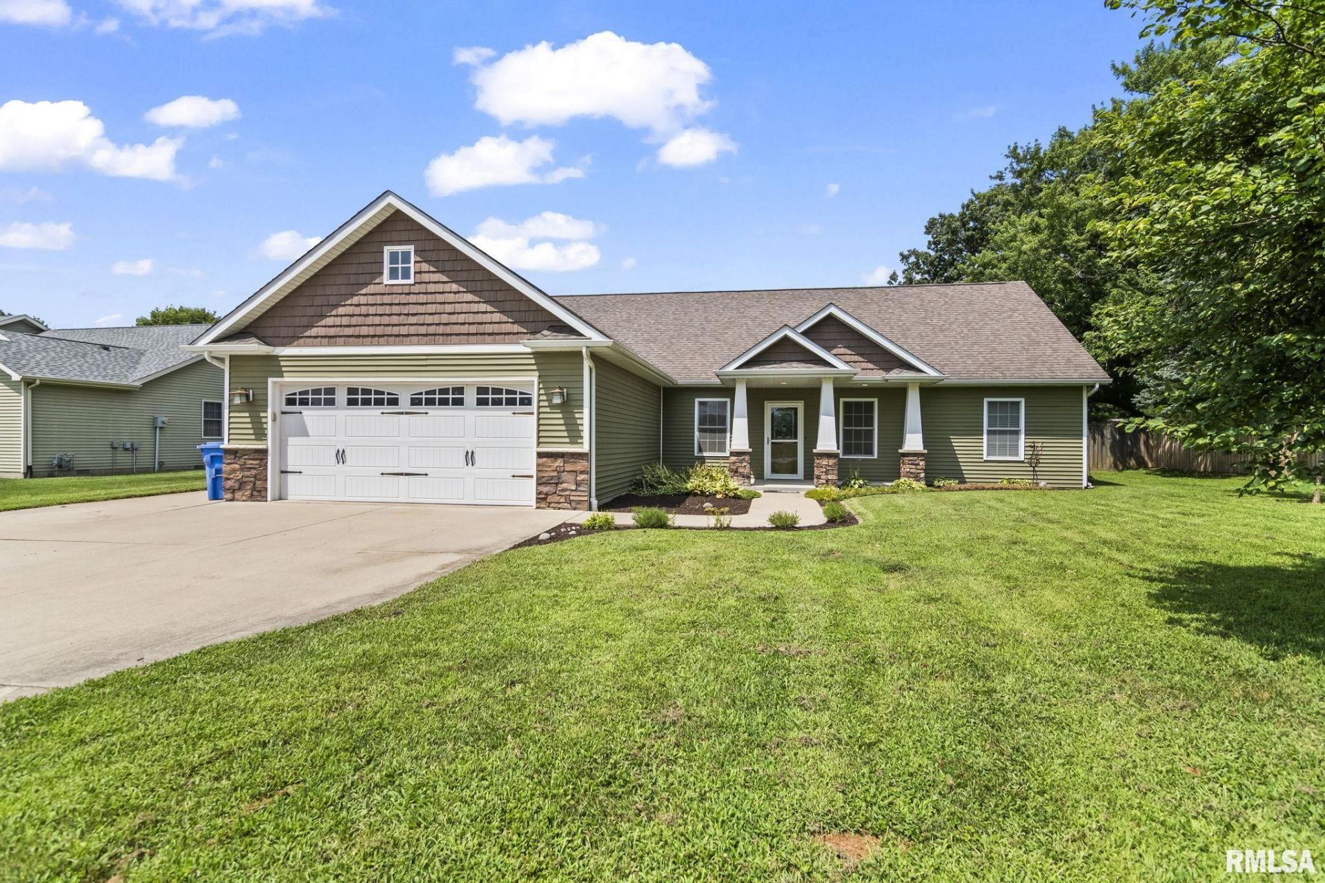 203 Barn Hollow Drive, Athens, IL 62613 Main Photo