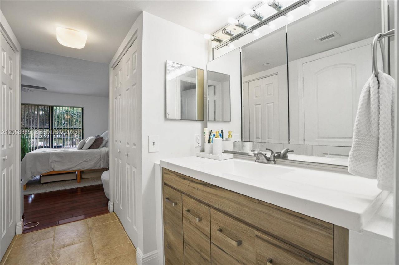 3200 N Port Royale Dr N, Unit 210, Fort Lauderdale, FL 33308 Photo
