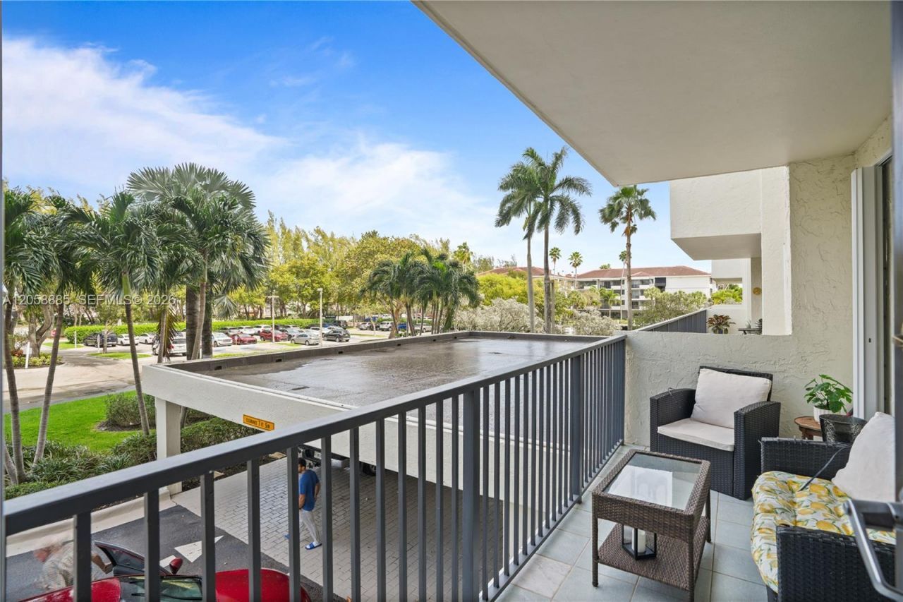 3200 N Port Royale Dr N, Unit 210, Fort Lauderdale, FL 33308 Photo