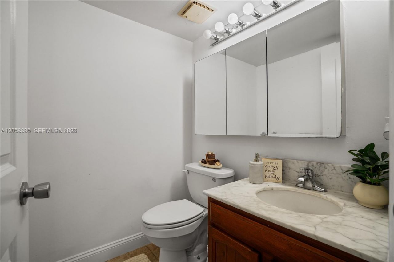3200 N Port Royale Dr N, Unit 210, Fort Lauderdale, FL 33308 Photo