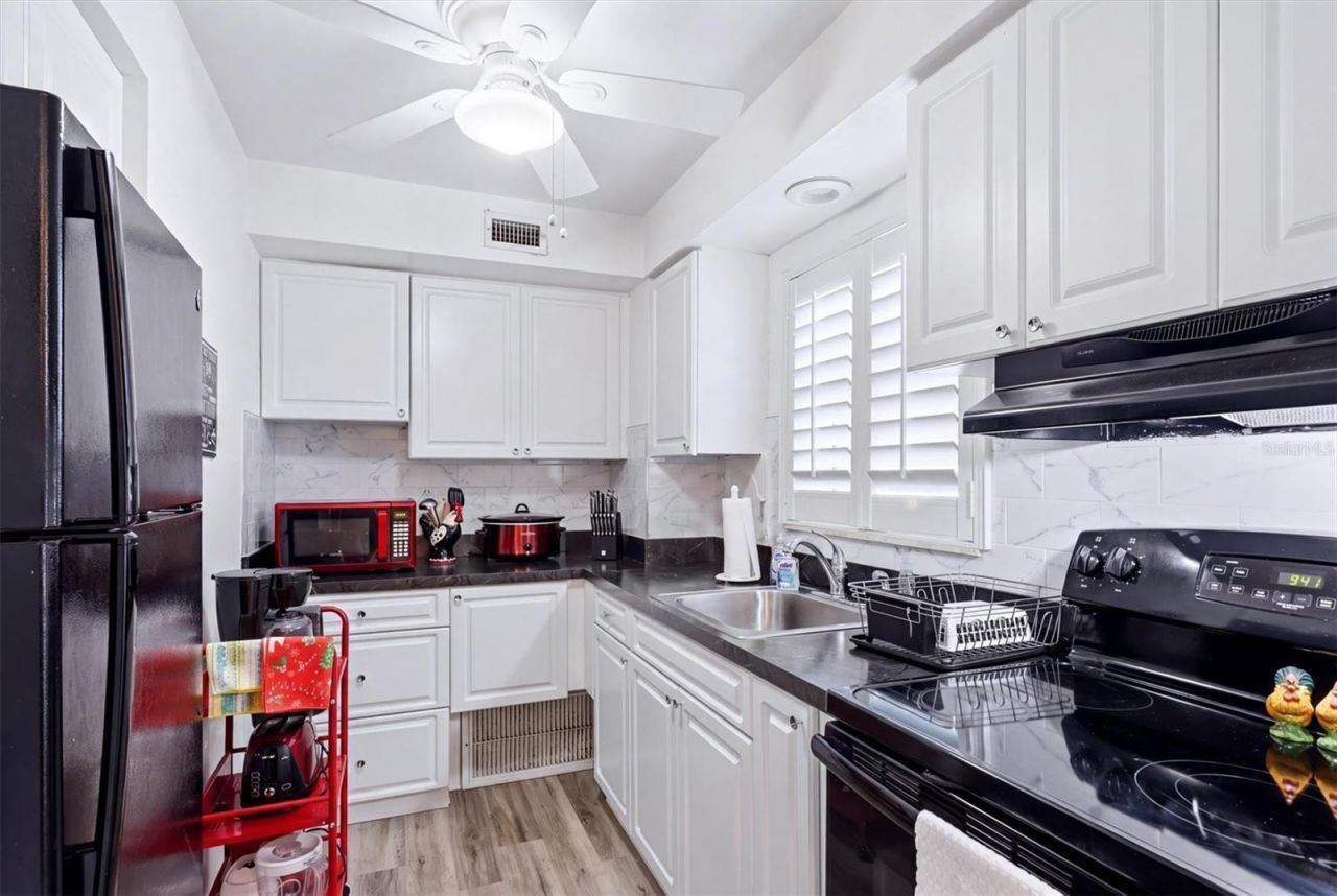 3950 Roxane Boulevard, Unit 4A, Sarasota, FL 34235 Photo