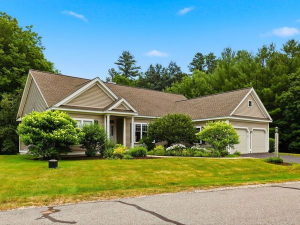 17 Hancock Drive, Bedford, NH 03110