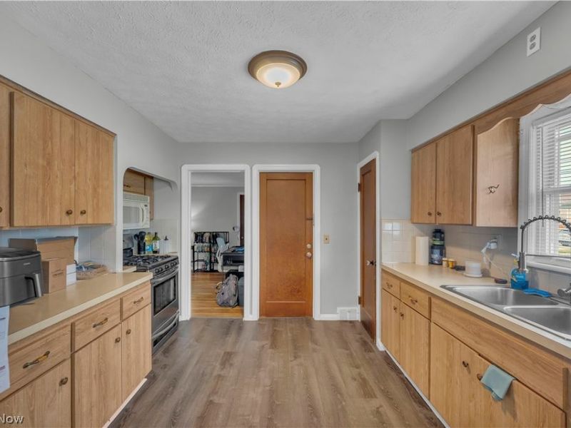 7601 Wooster, Parma, OH 44129 Photo 9