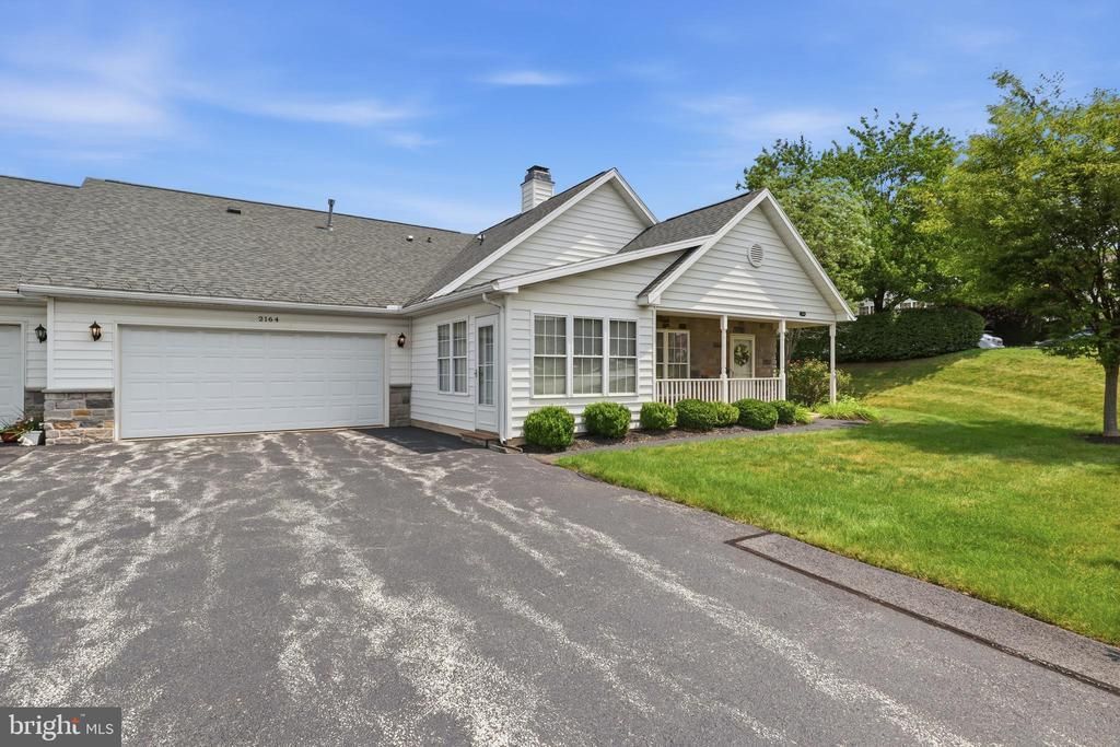 2164 KNOB HILL , YORK, PA 17403