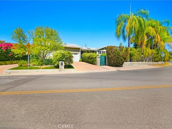 5062 Avenida Hacienda, Tarzana, CA 91356