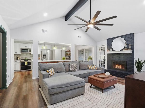 700 Highland Crest Drive, Hurst, TX 76054