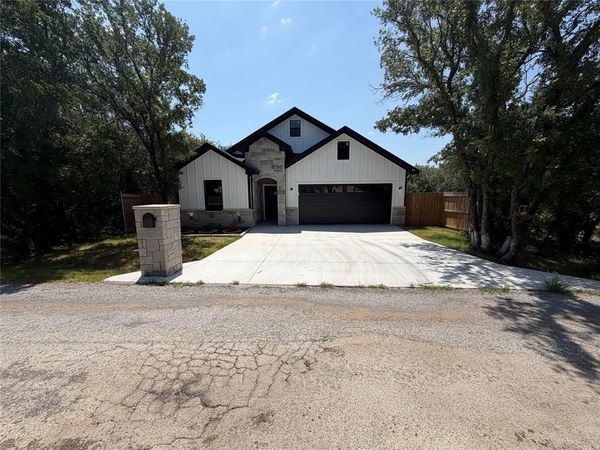 3025 Red Oak Drive, Granbury, TX 76048