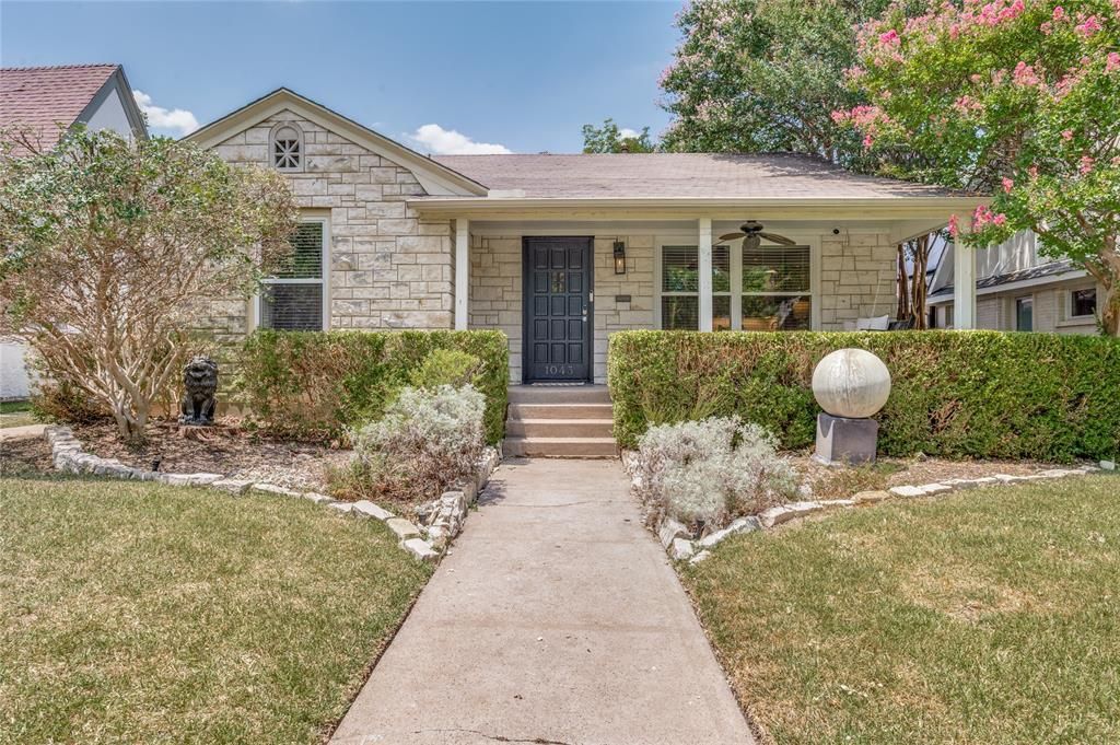 1043 N Edgefield Avenue , Dallas, TX 75208 Main Photo