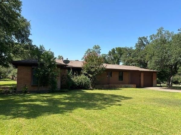 201 Crest Ridge Drive , Lakeside, TX 76108