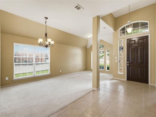 11 Beechcreek Drive, Edgecliff Village, TX 76134