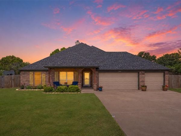 3139 Meandering Way , Granbury, TX 76049