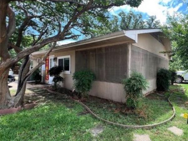 600 Lake Drive , Lake Dallas, TX 75065