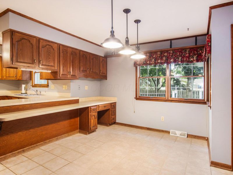 4770 Larwell Drive, Columbus, OH 43220 Photo 12