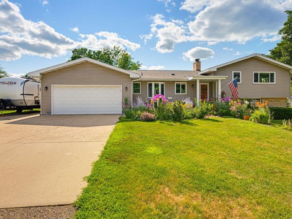 870 Hanson Drive SW, Hutchinson, MN 55350