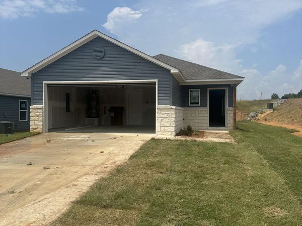8000 Chesapeake Trail, Bauxite, AR 72011