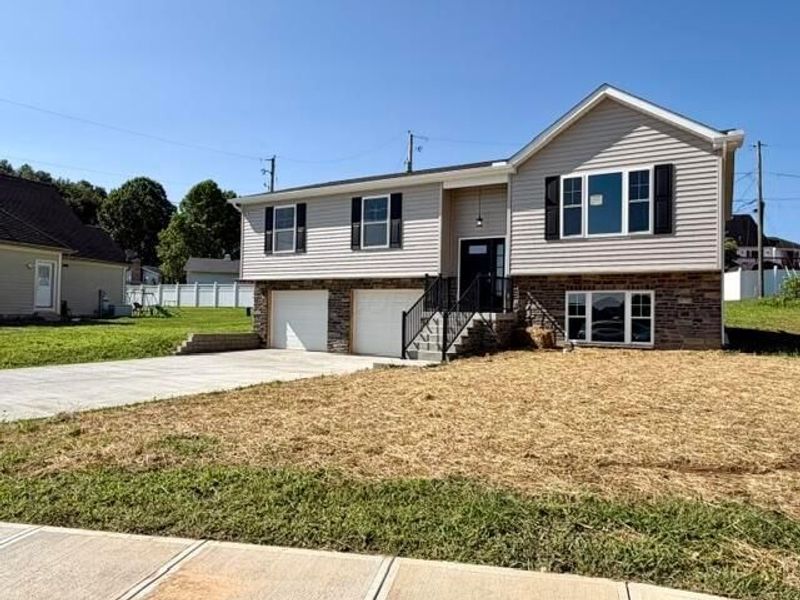 936 Hobart Court, Logan, OH 43138 Photo 1