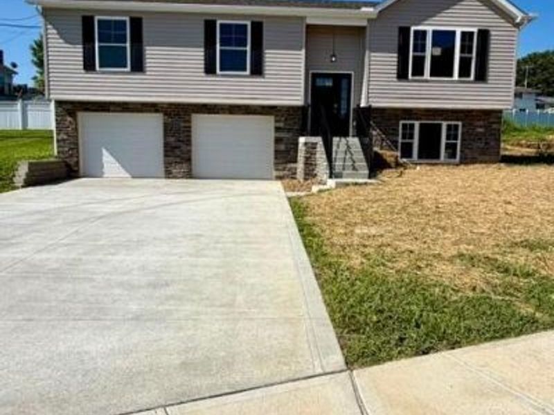 936 Hobart Court, Logan, OH 43138 Photo 2