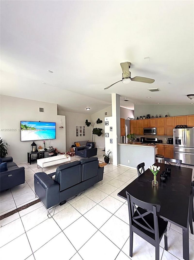 13237 NW 15th Ct, Pembroke Pines, FL 33028 Photo