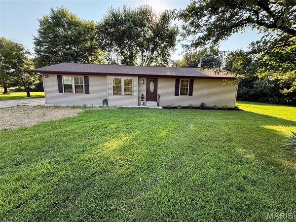 20 Edith Drive , Bourbon, MO 65441