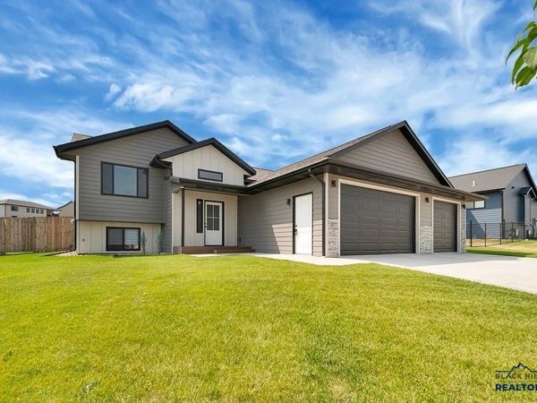 3011 ROMBAUER DR, Rapid City, SD 57703