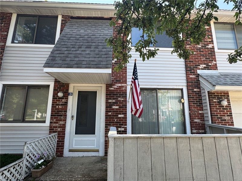 5484 Wildwood Court, Unit B, Willoughby, OH 44094 Photo 1