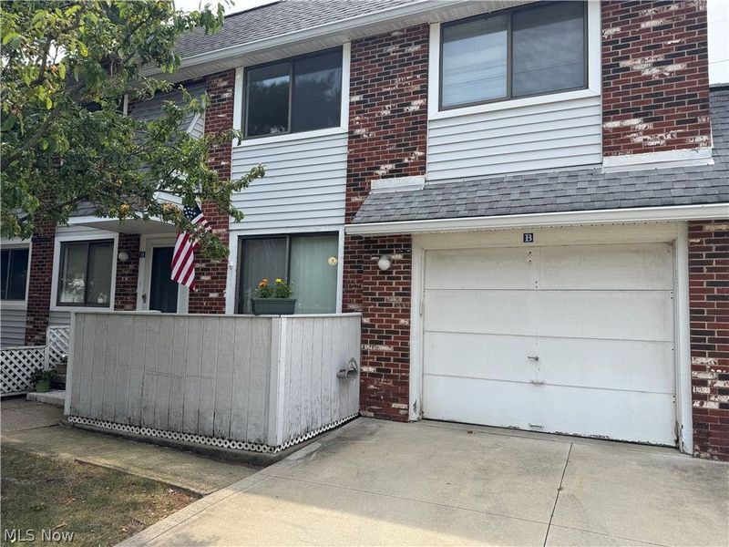5484 Wildwood Court, Unit B, Willoughby, OH 44094 Photo 2