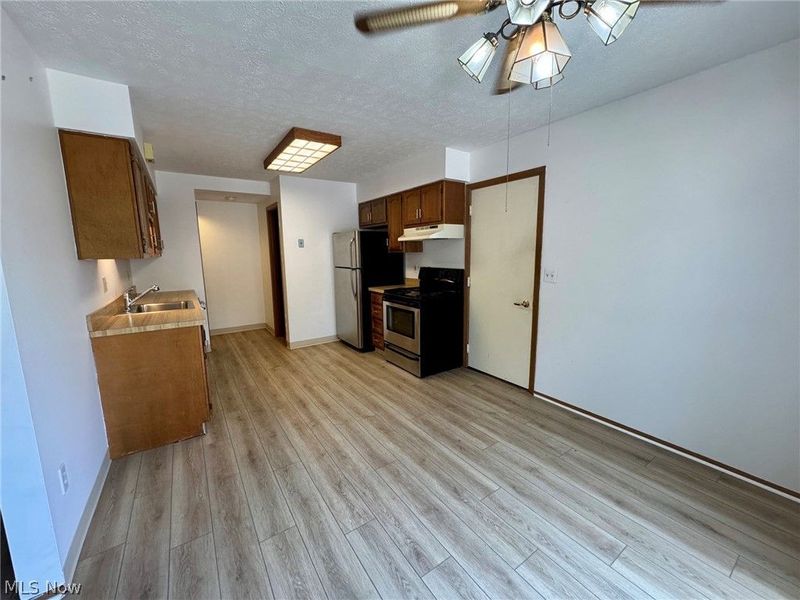 5484 Wildwood Court, Unit B, Willoughby, OH 44094 Photo 3