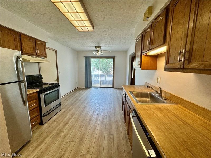 5484 Wildwood Court, Unit B, Willoughby, OH 44094 Photo 4