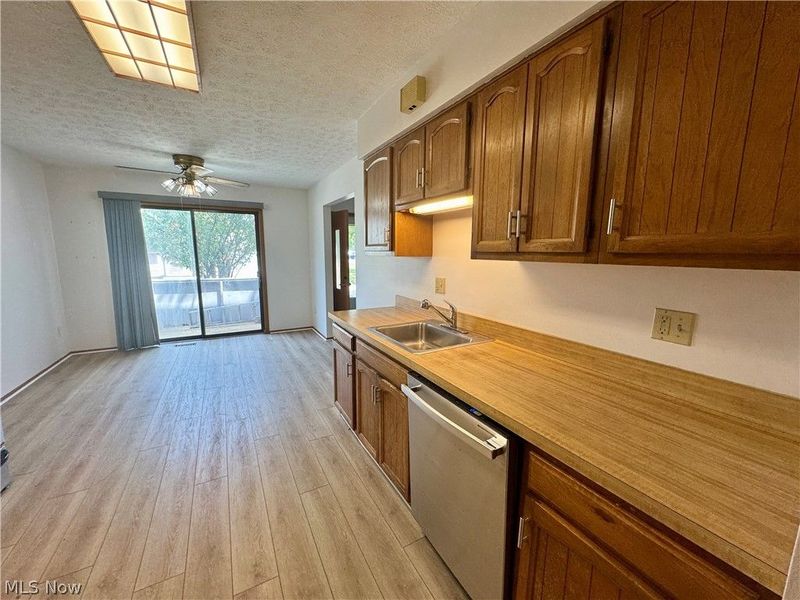 5484 Wildwood Court, Unit B, Willoughby, OH 44094 Photo 5