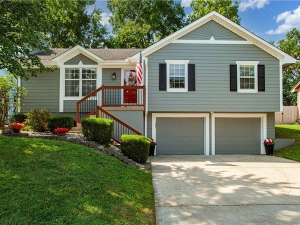 2417 NE Bridgeport Drive, Lee's Summit, MO 64086