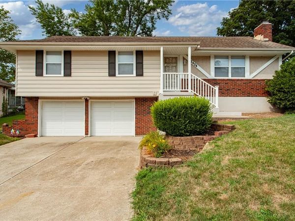 2404 Viking Drive, Independence, MO 64057